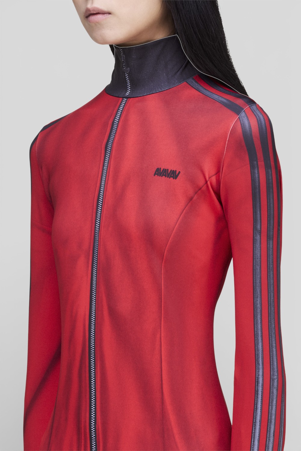 תמונת תקריב דוגמן של ז'קט Avavav X Adidas