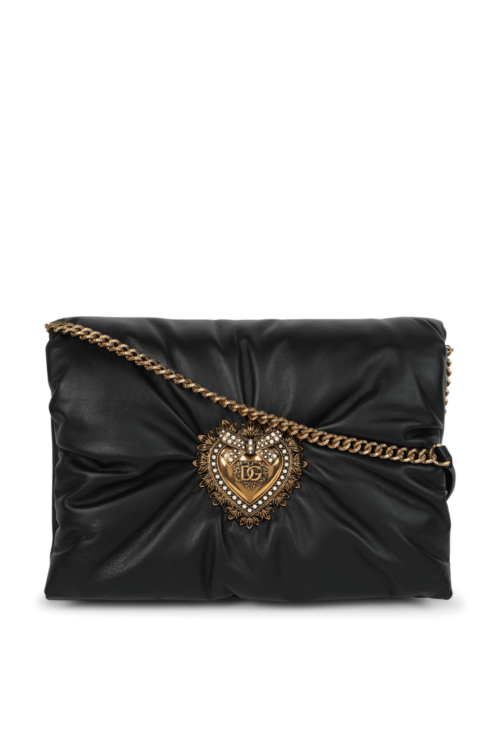 תמונה קידמית של תיק קטן מעור עם אבזם לב מטאלי