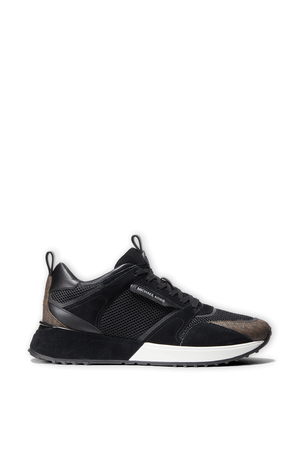 תמונה קידמית של סניקרס תאו מיקסד מדיה