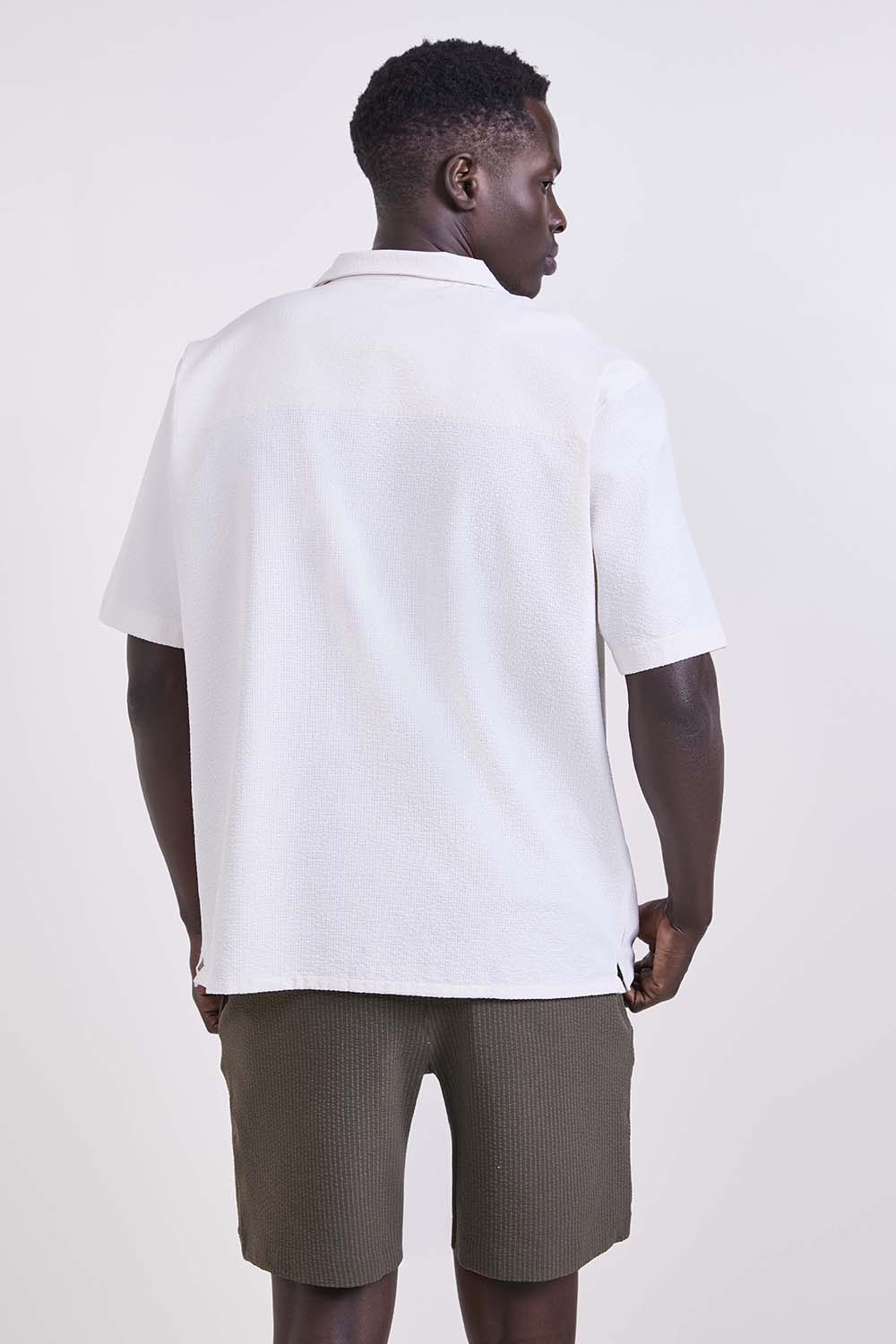 תמונת דוגמן אחורית של Airing Easy Camp-Collar Shirt *Textured