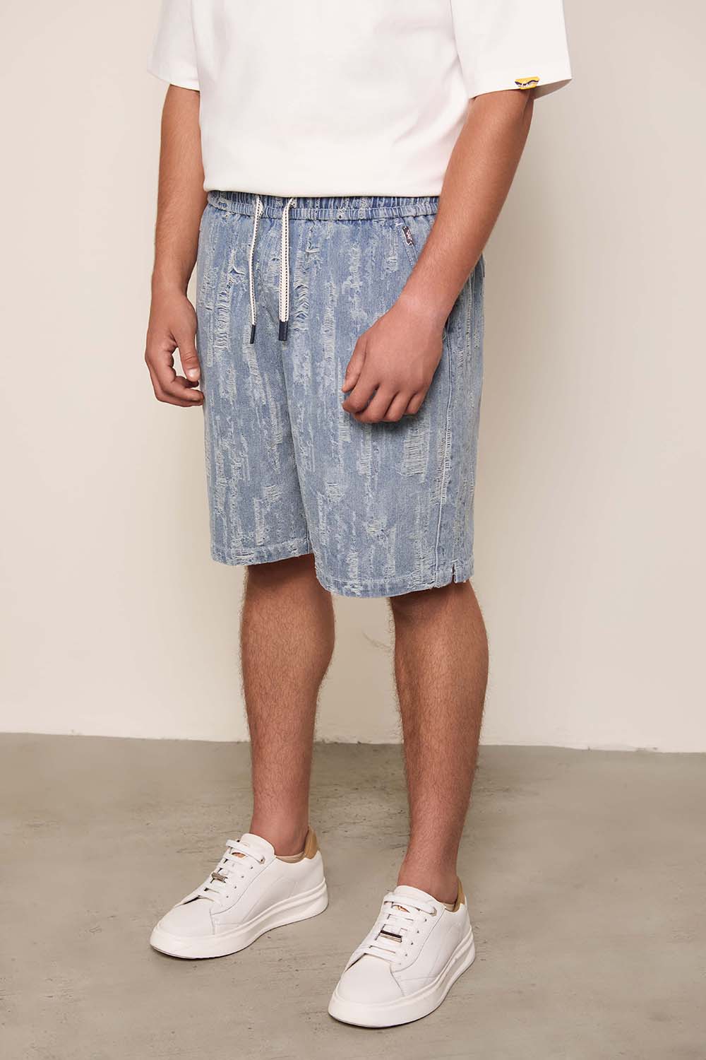 תמונת דוגמן קידמית של מכנסיים קצרים