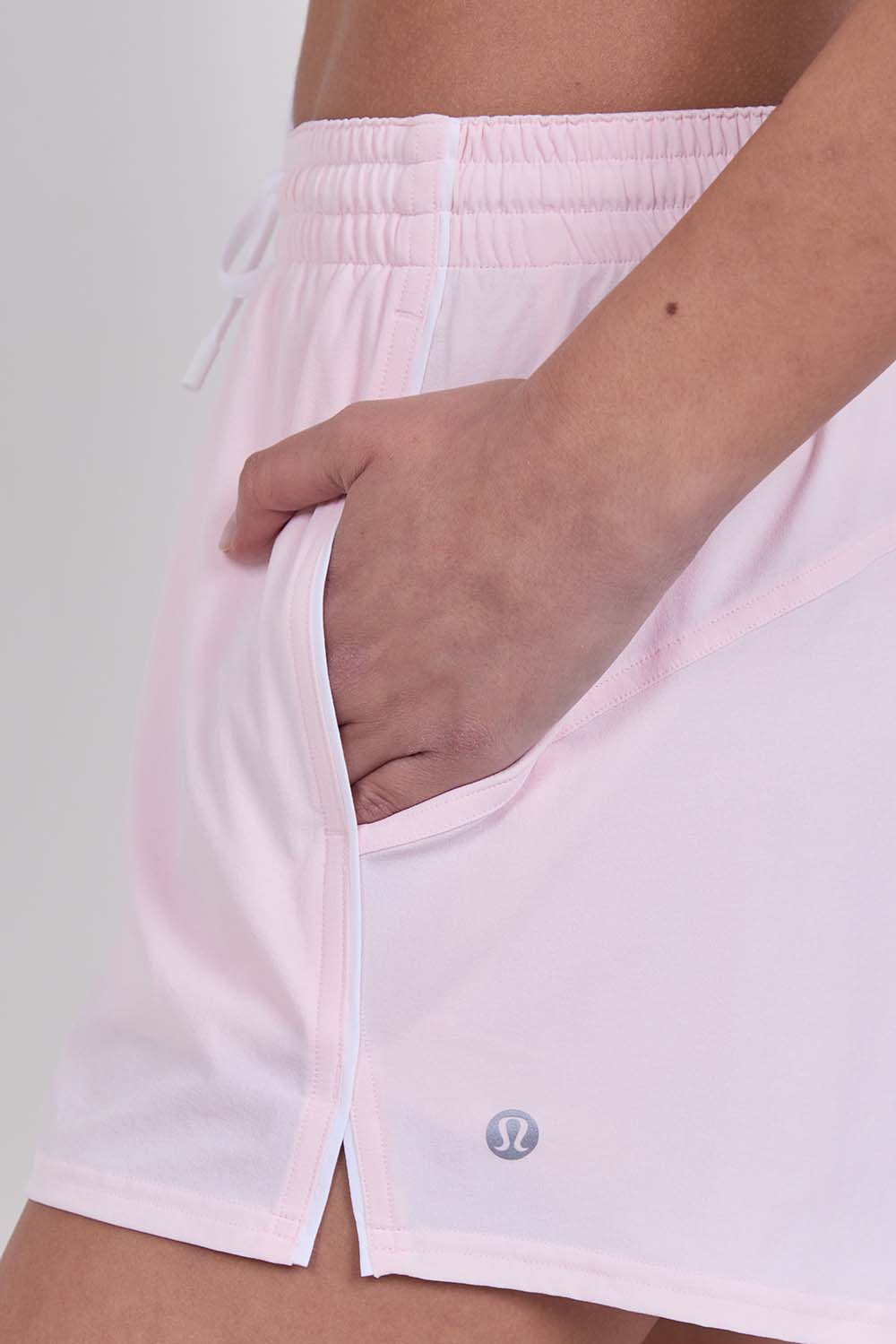 תמונת תקריב דוגמן של Court Rival High-Rise Short 3''