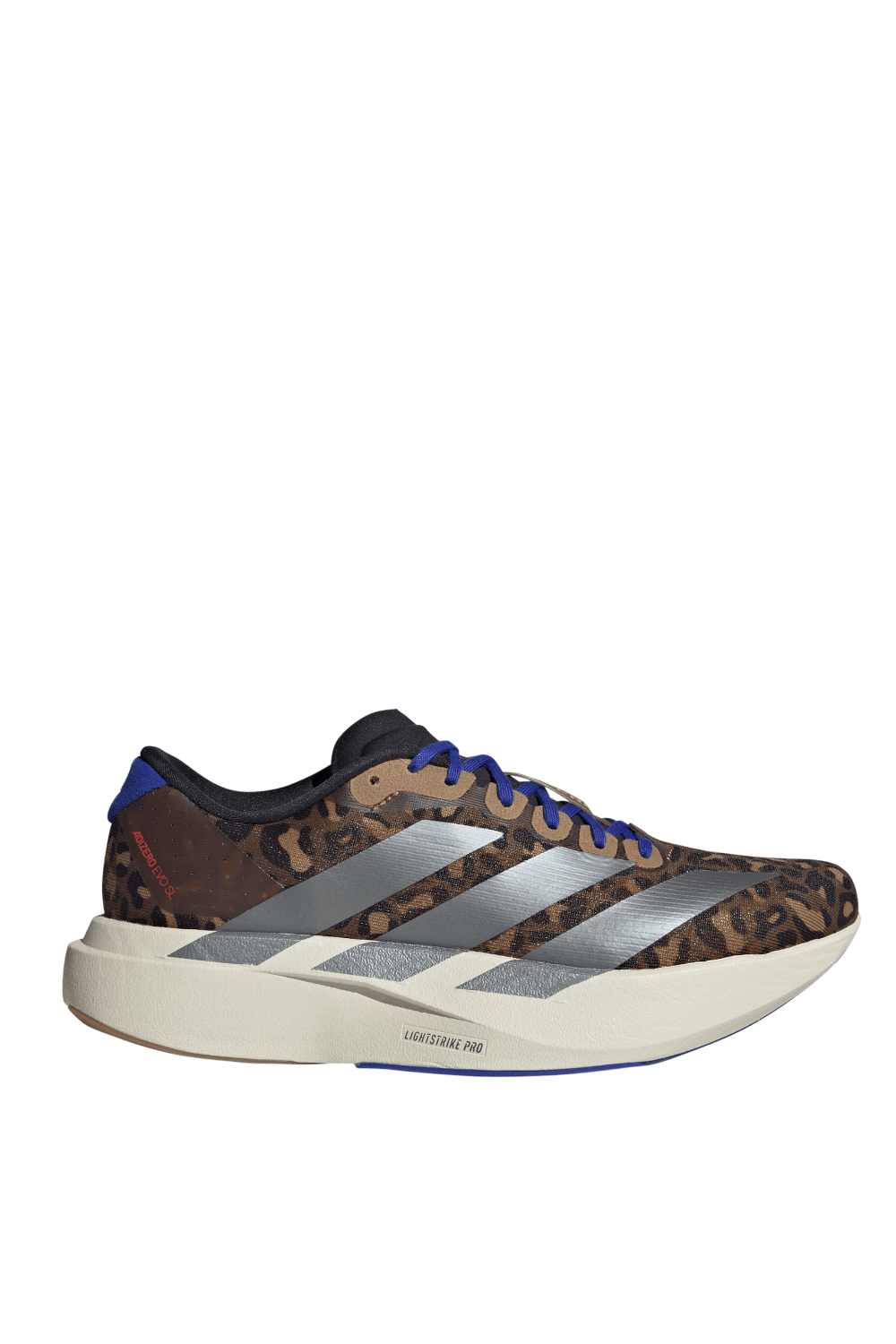 תמונה קידמית של נעלי סניקרס