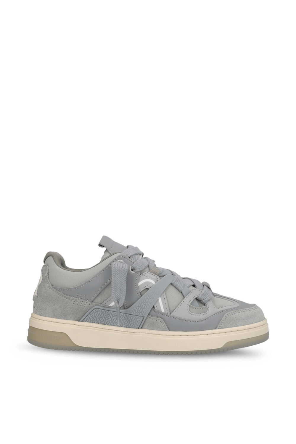 תמונה קידמית של נעלי סניקרס מעור