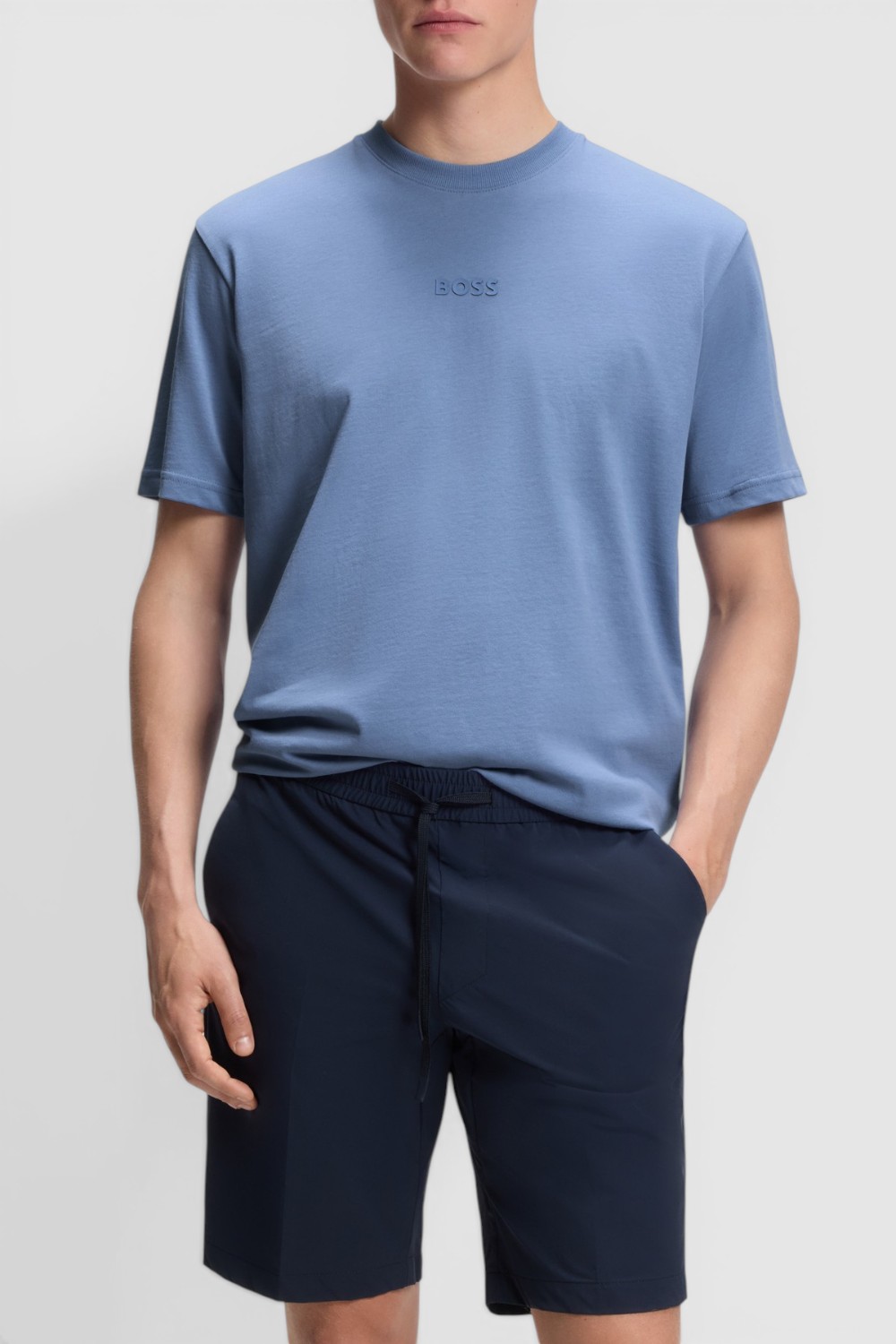 תמונת דוגמן קידמית של חולצת טי בגזרת אוברסייז