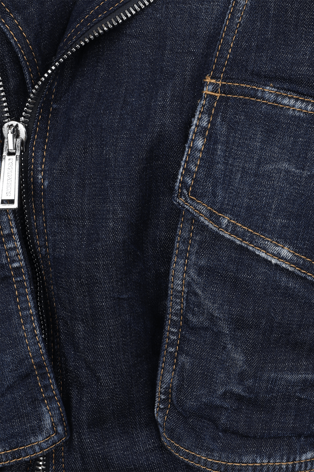 תמונה אחורית של ז'קט דנים בייקר