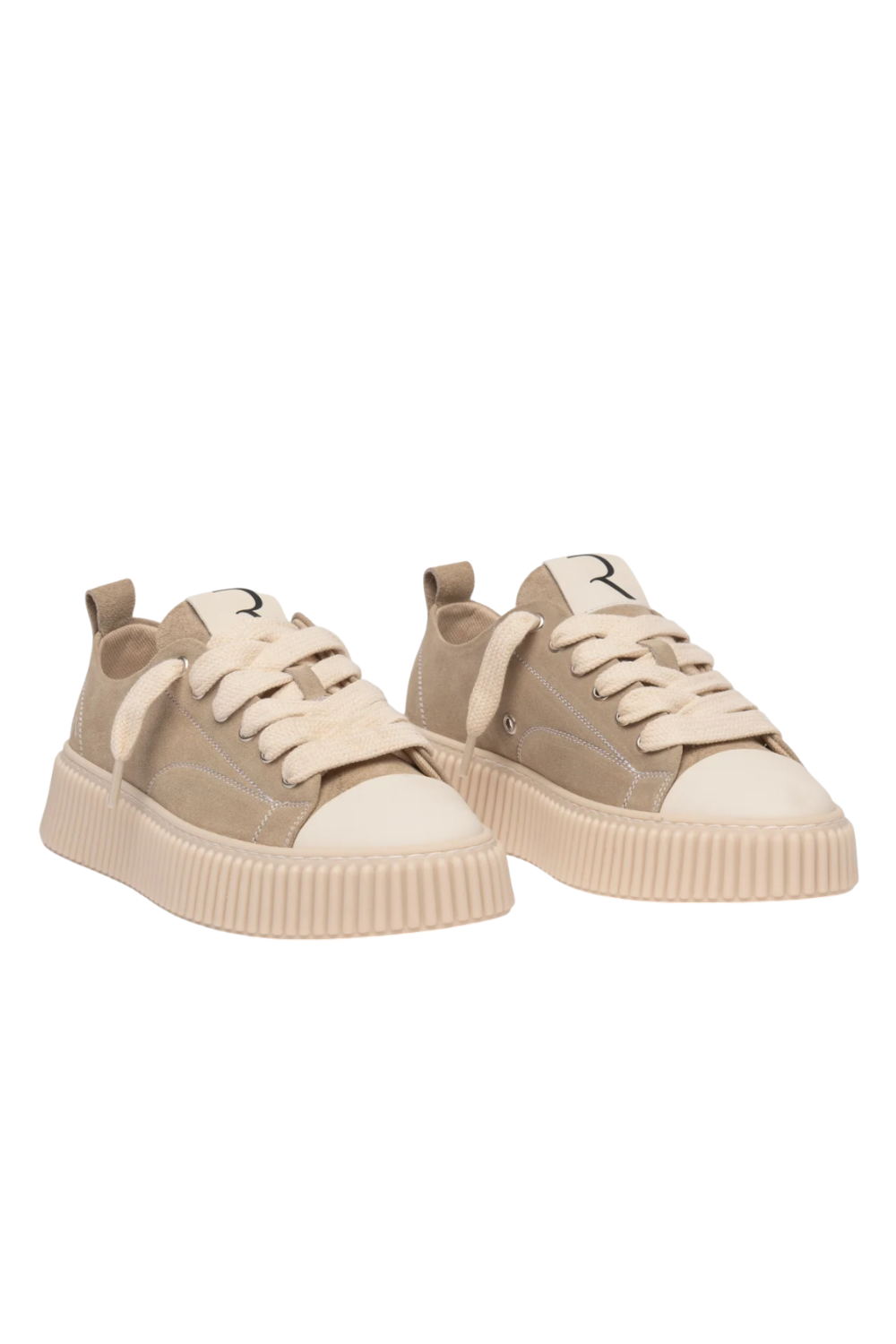 תמונת תקריב של נעלי סניקרס 2020