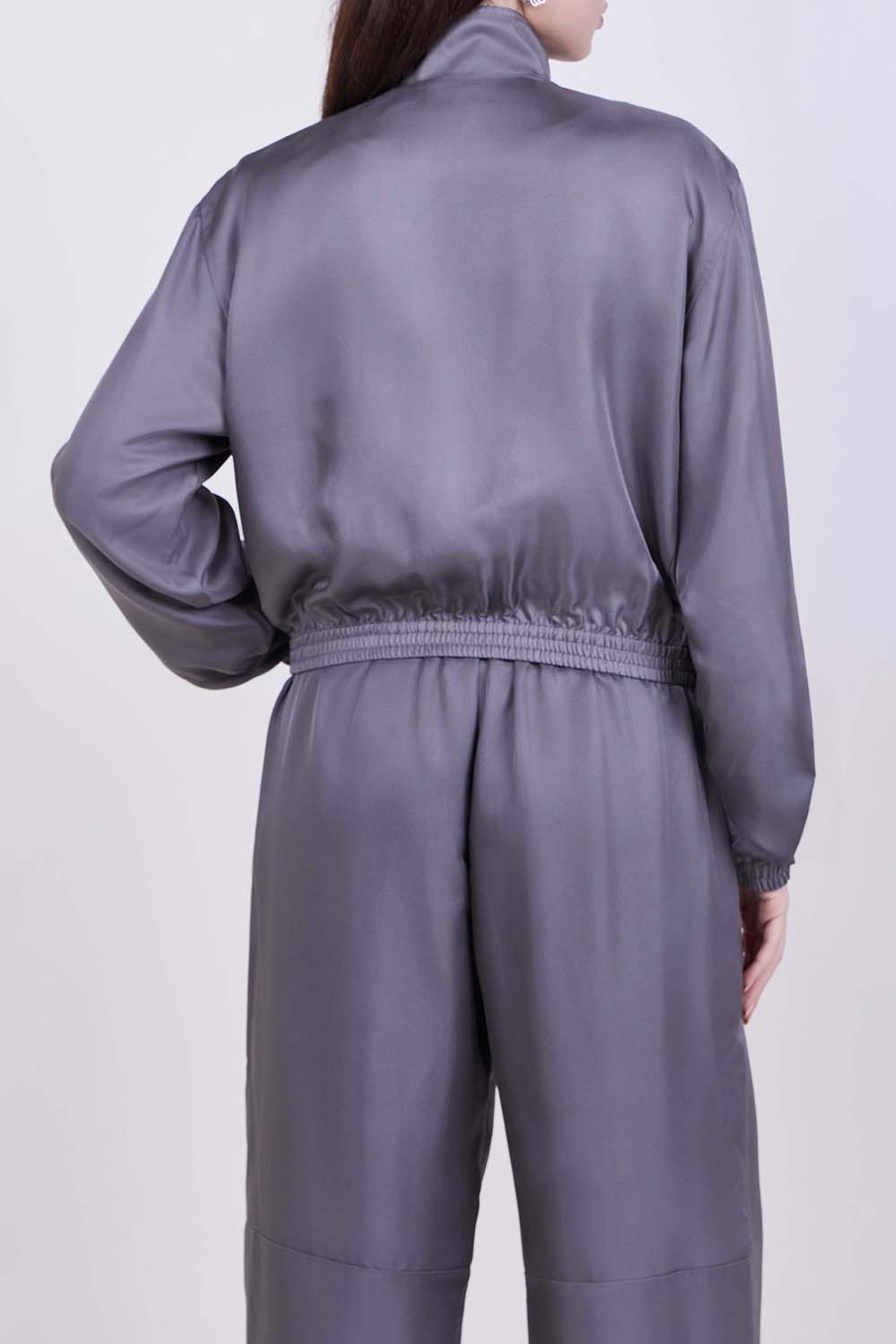 תמונת דוגמן אחורית של ז'קט טראק בגזרת קרופ