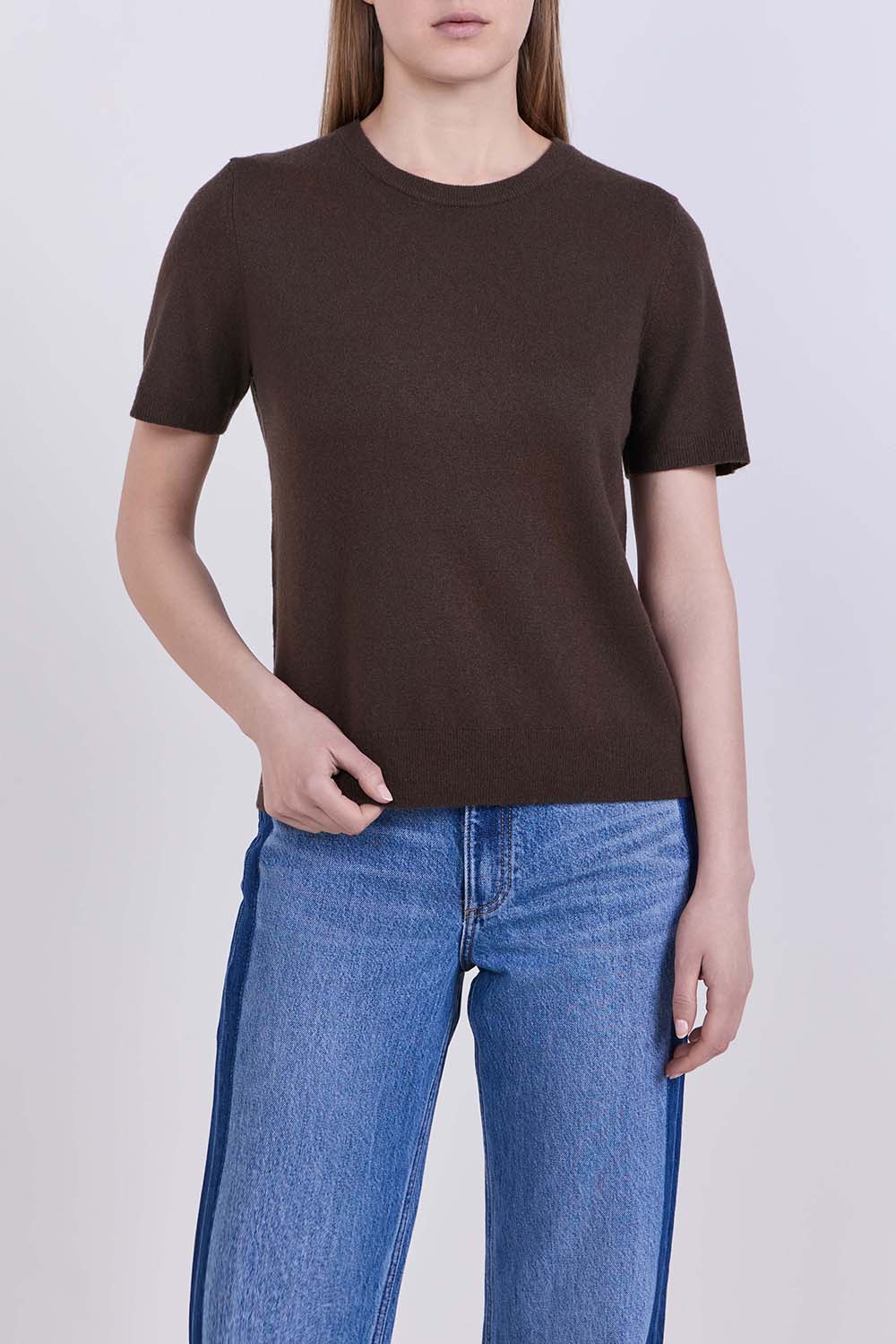 תמונת דוגמן קידמית של חולצת סריג קשמיר