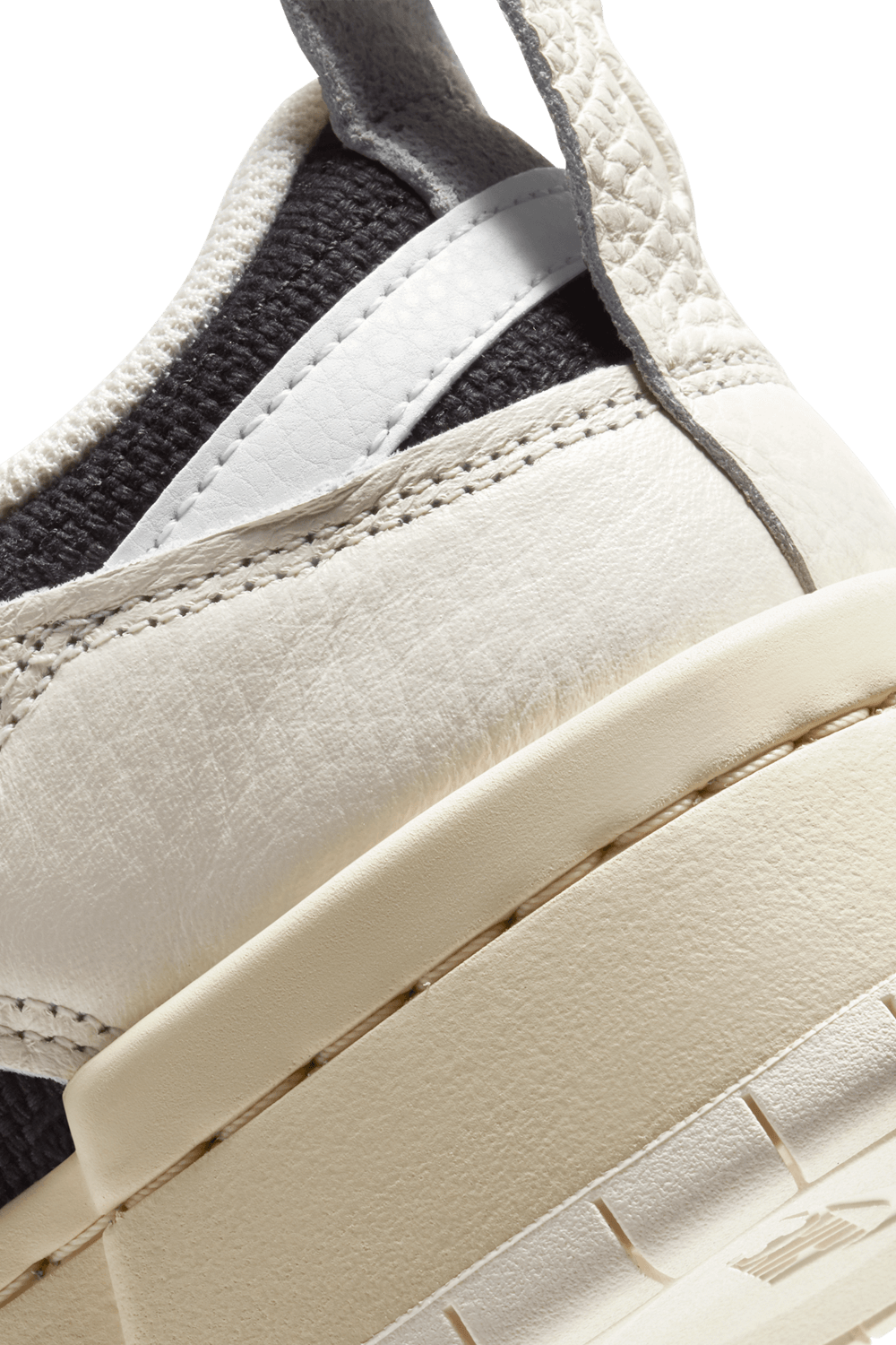 Dunk Low Disrupt in Ivory