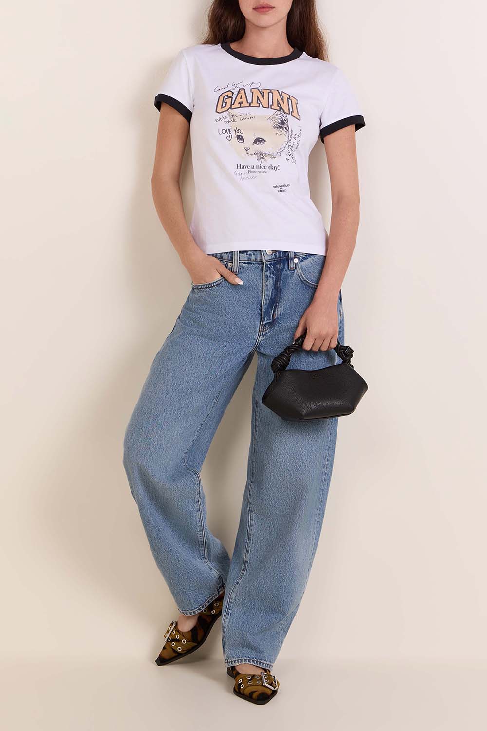 תמונת דוגמן קידמית של תיק בו מיני