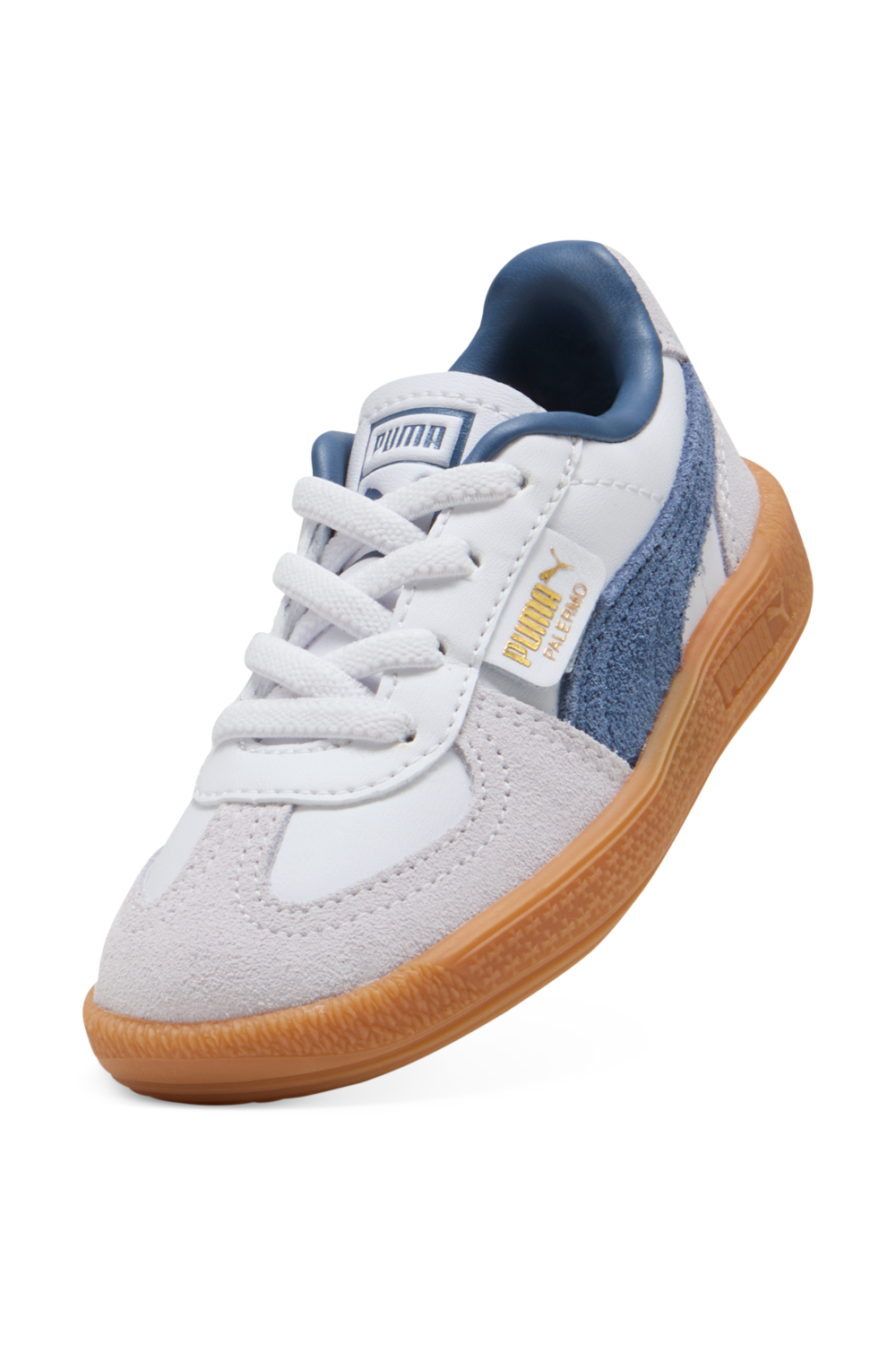 תמונת פנים של נעלי סניקרס