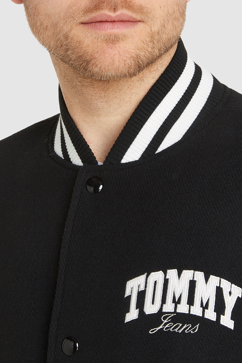 תמונת תקריב דוגמן של ז'קט בייסבול