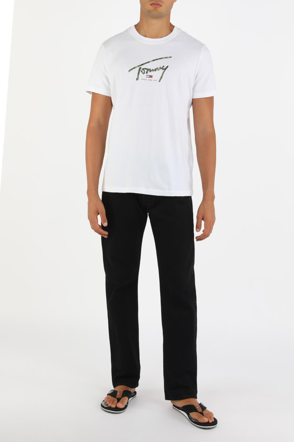 תמונת דוגמן קידמית של All Over Logo Flip Flops