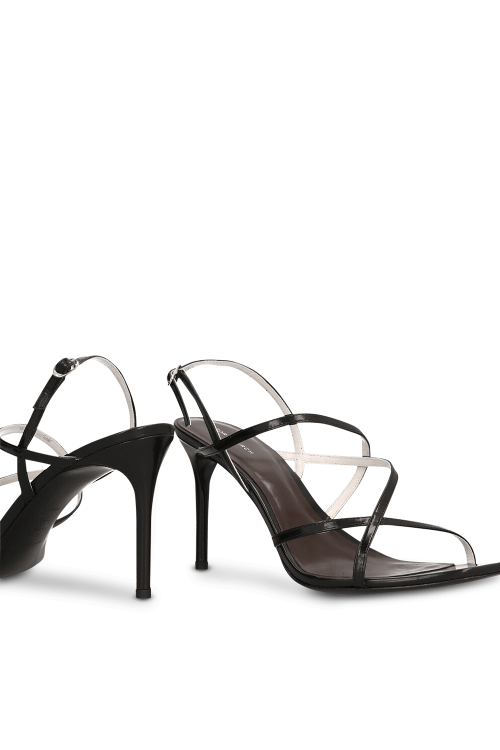 תמונת תקריב של סנדלי עקב סטילטו