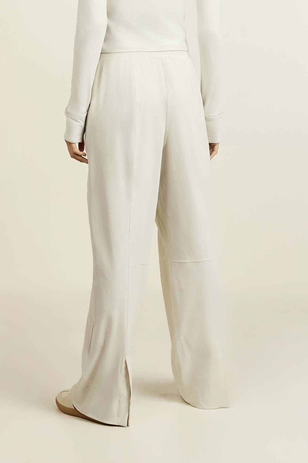 תמונת דוגמן אחורית של Stretch Woven Wide-Leg High-Rise Pant