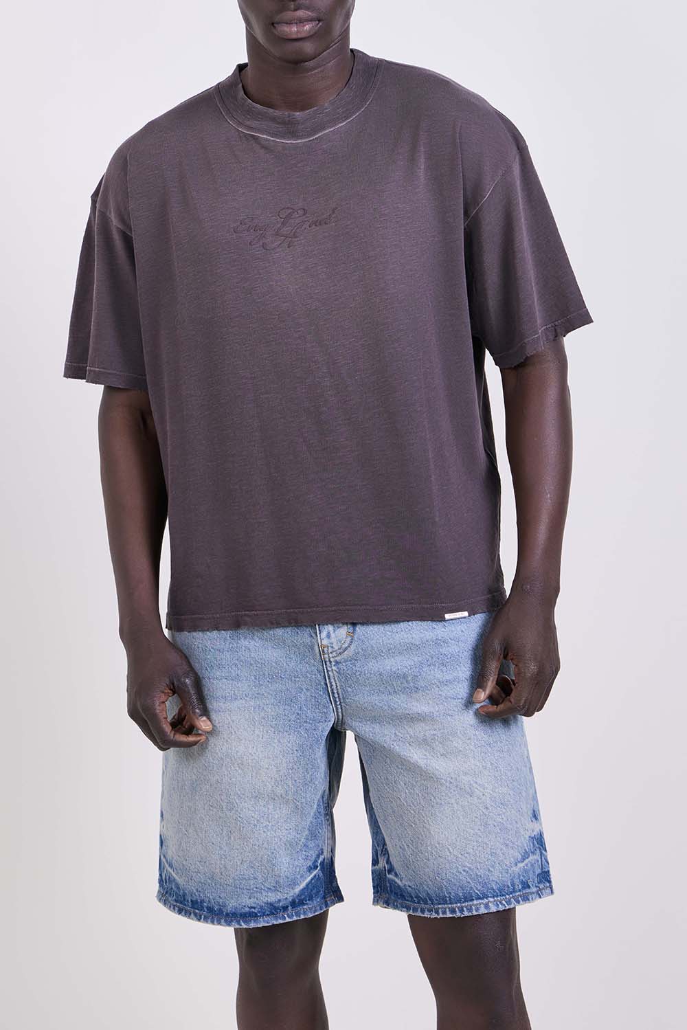 תמונת דוגמן קידמית של חולצת טי