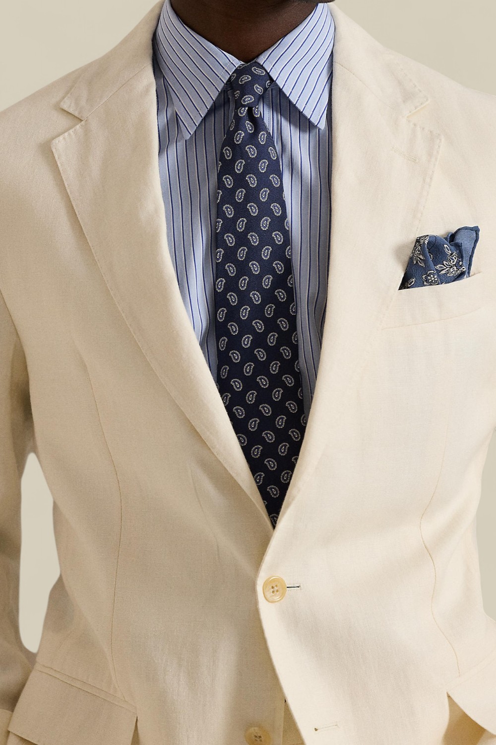 תמונת תקריב דוגמן של ז'קט מחוייט מפשתן