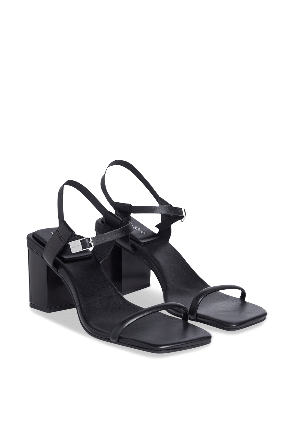 תמונה אחורית של סנדלי עקב