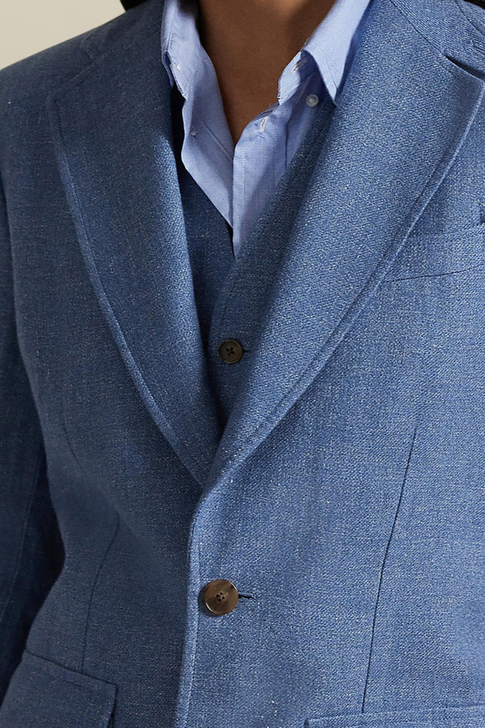 תמונת תקריב דוגמן של ז'קט מחוייט