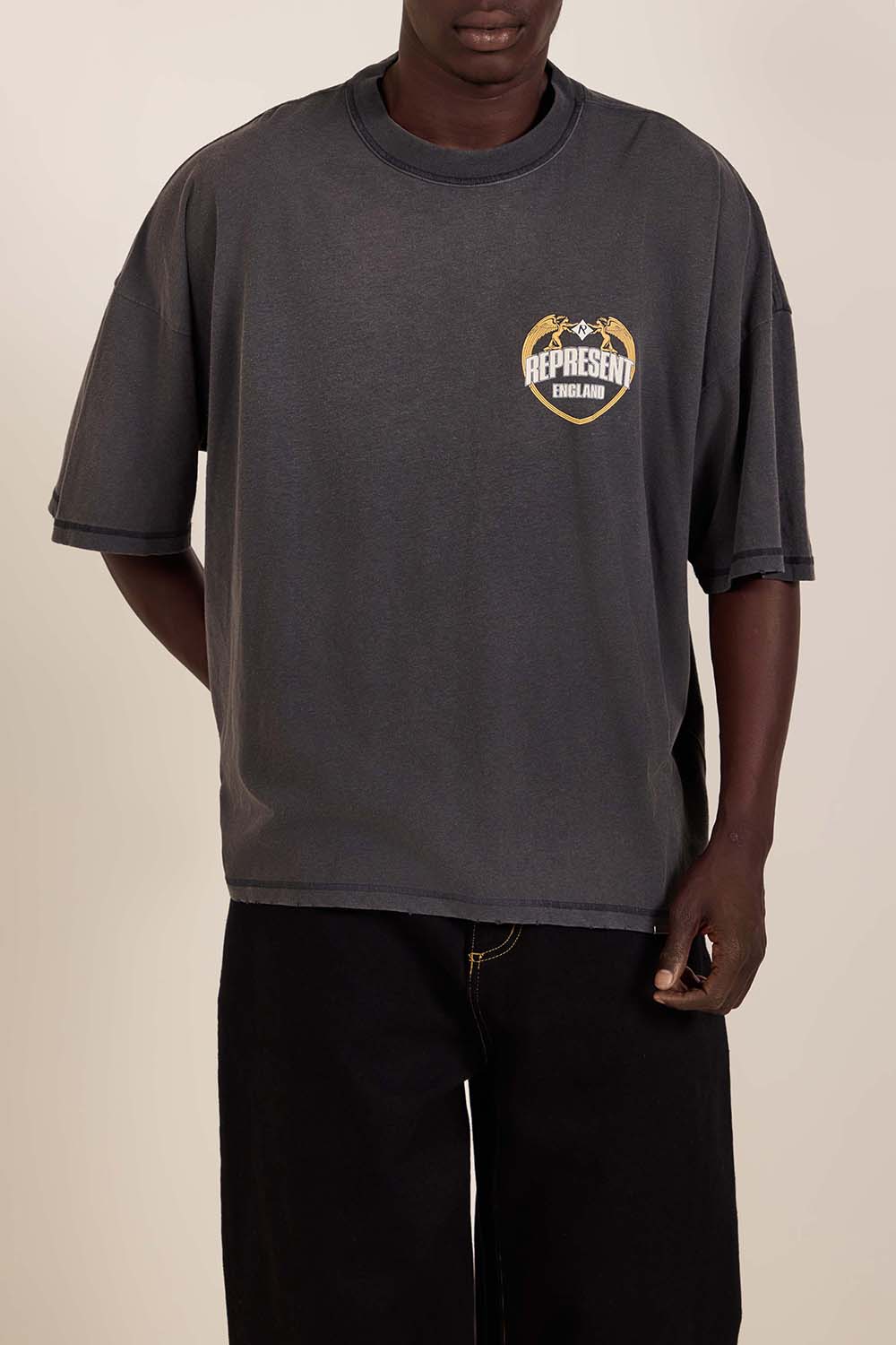 תמונת דוגמן קידמית של חולצת טי אנג'ל