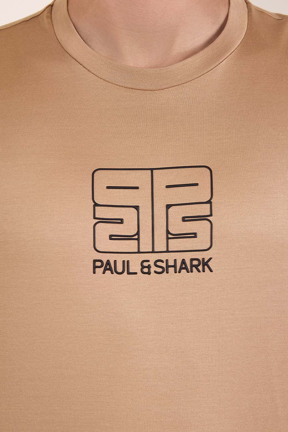 תמונת תקריב דוגמן של חולצת טי