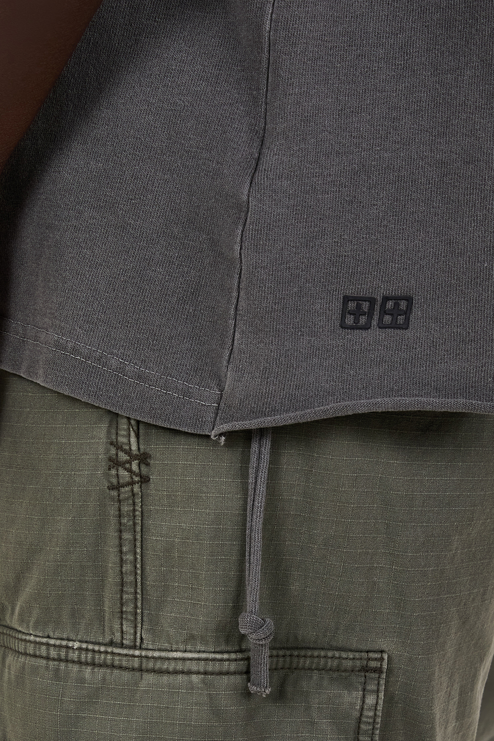 תמונת דוגמן אחורית של חולצת טי