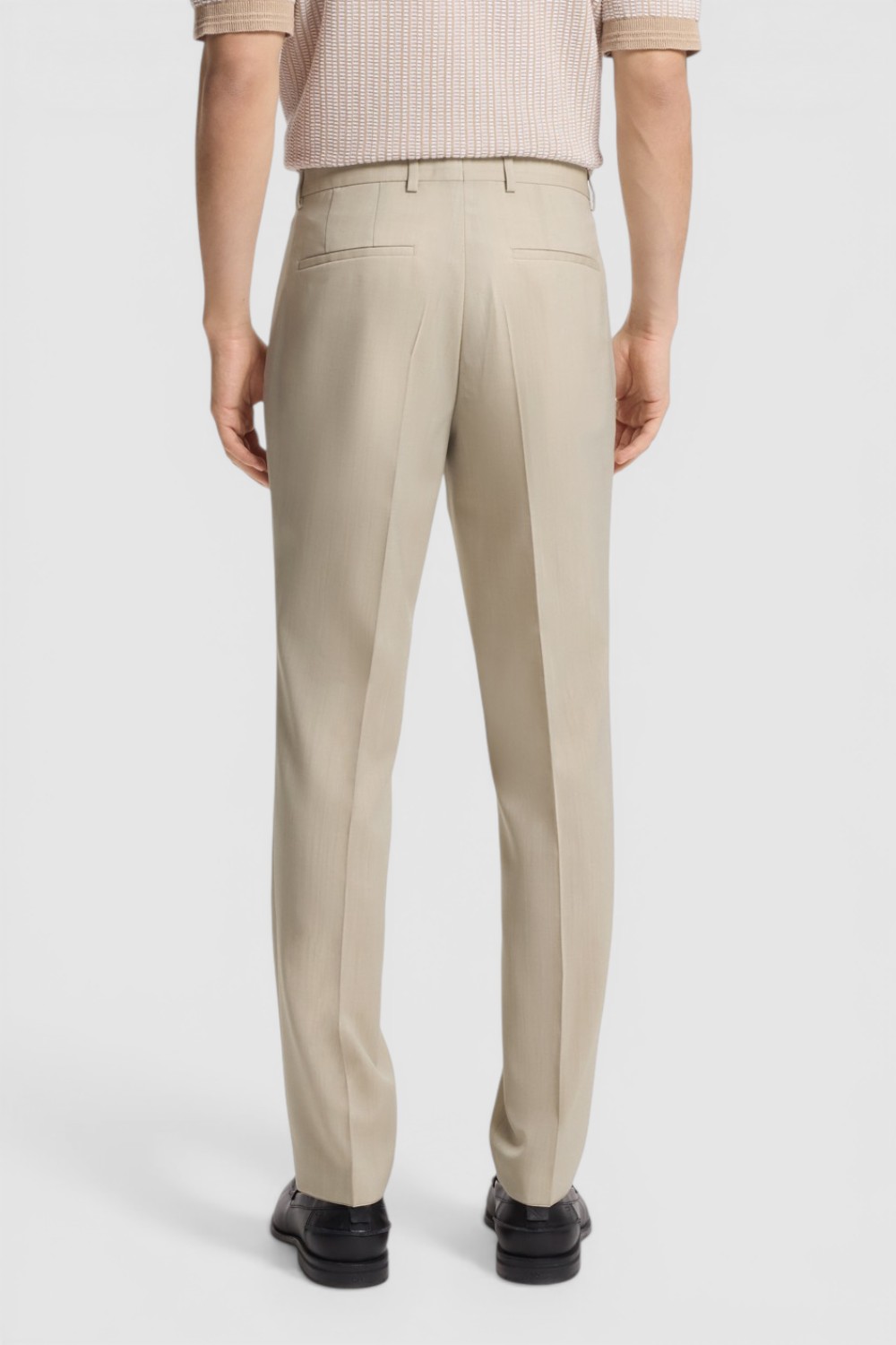 תמונת דוגמן אחורית של מכנסיים ארוכים