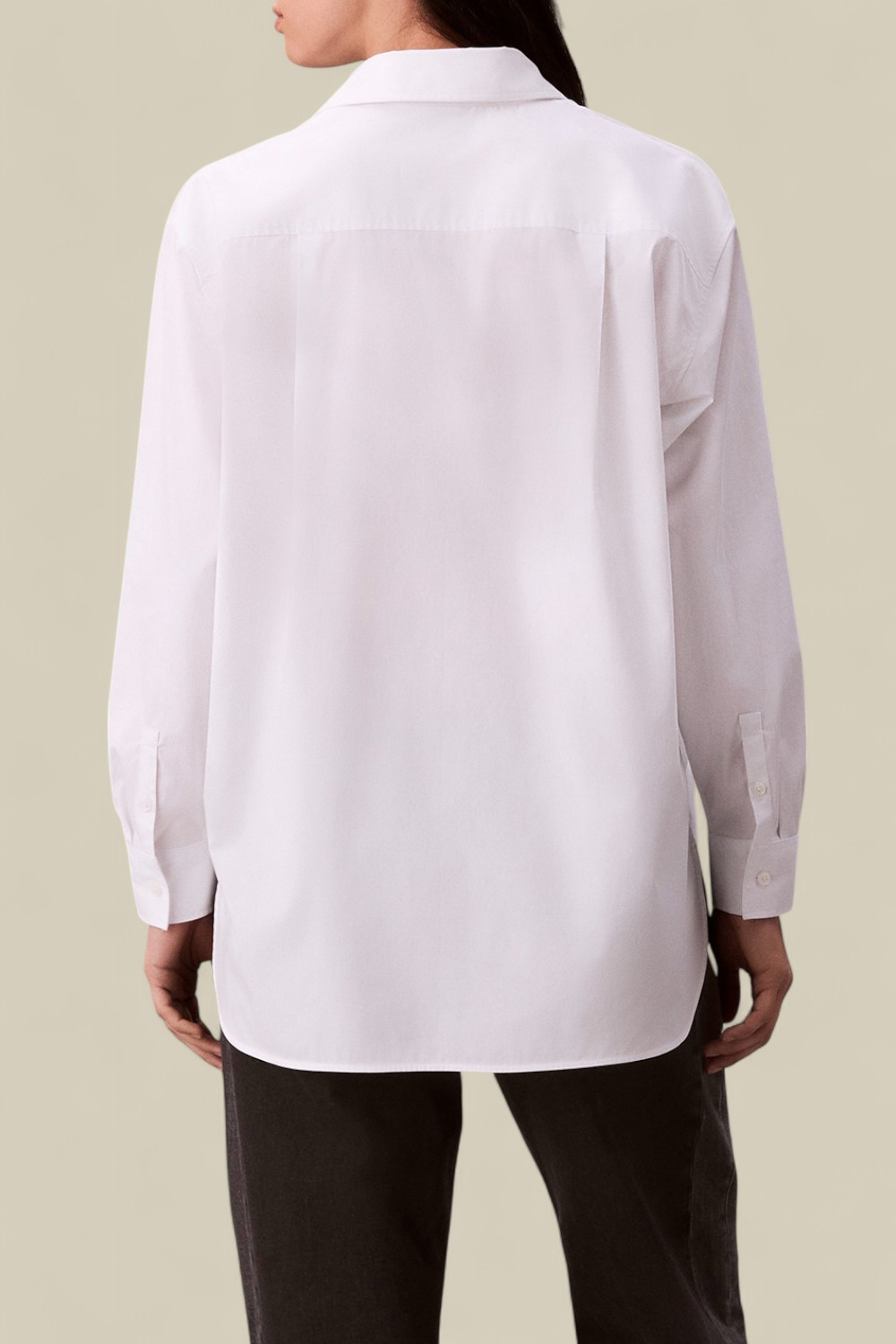 תמונת דוגמן אחורית של חולצת כפתורים