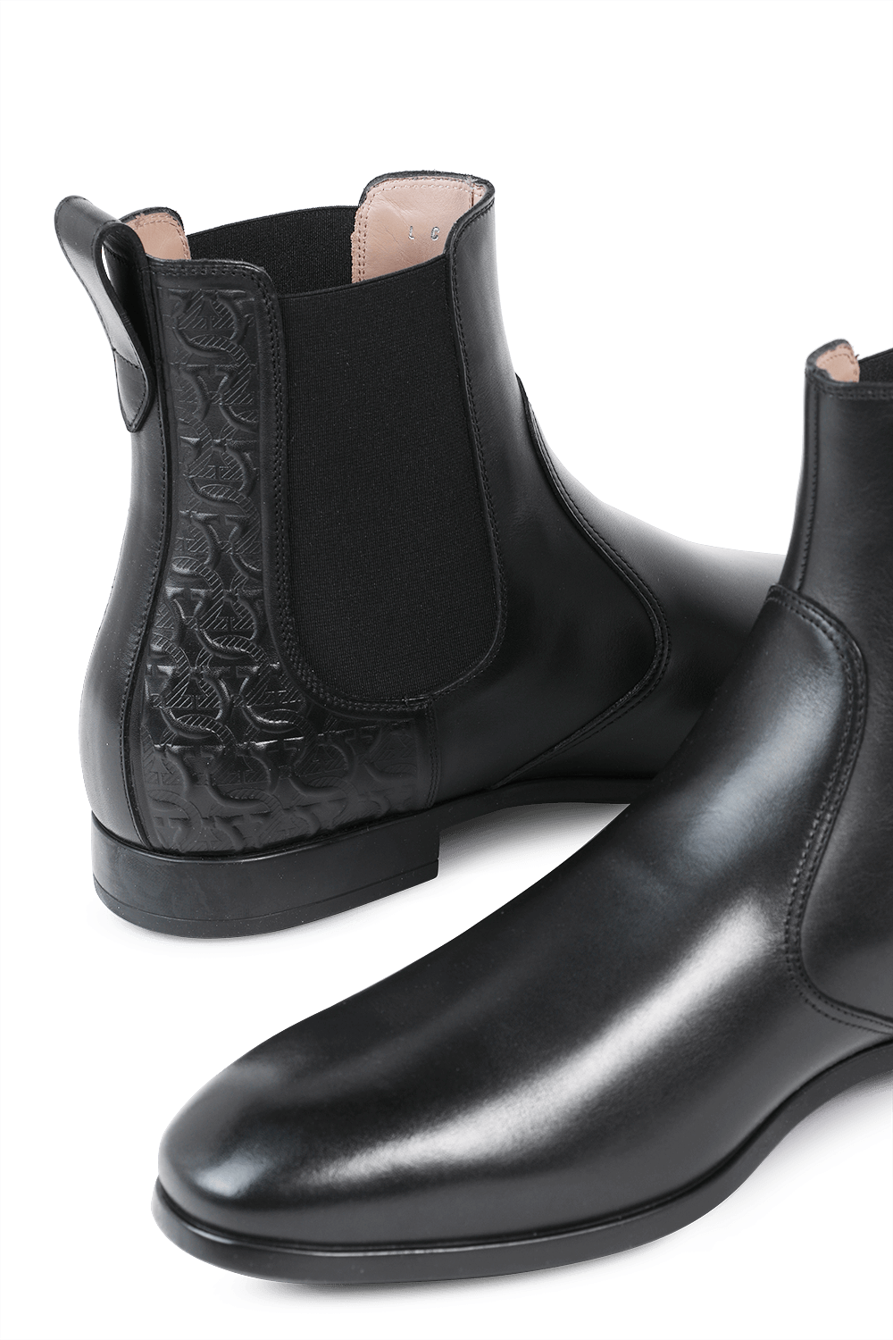 תמונת תקריב של מגפיים מעור