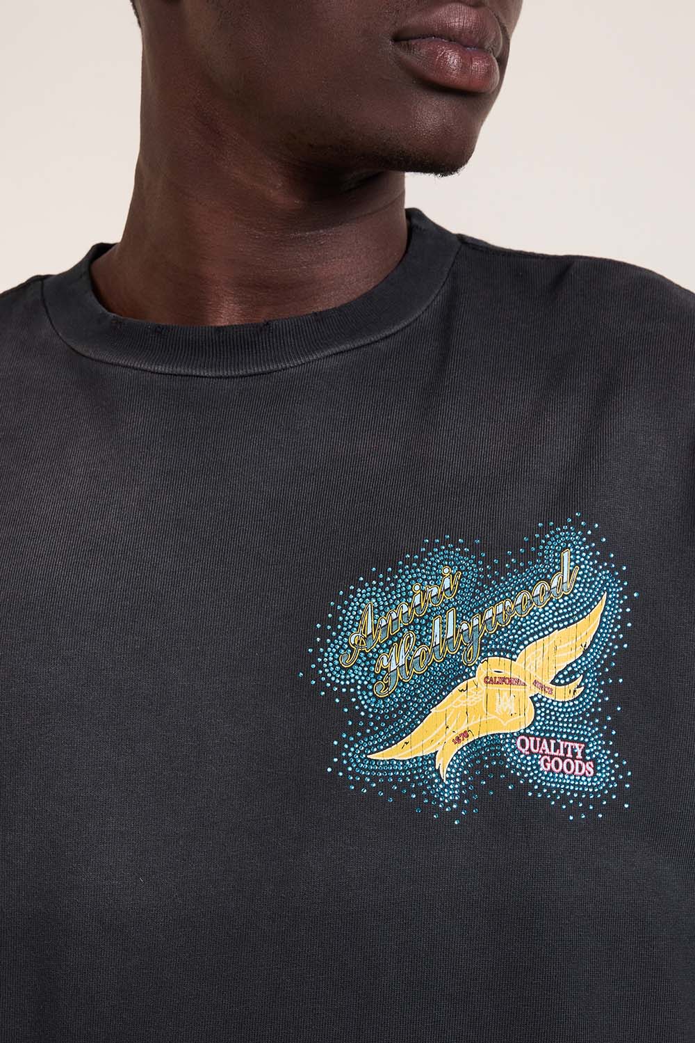 תמונת תקריב דוגמן של חולצת טי