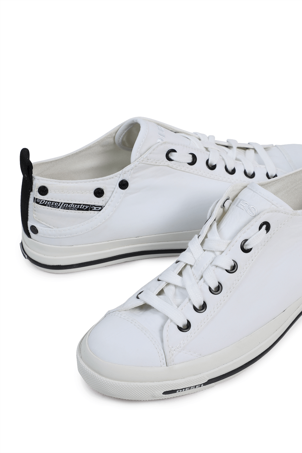 תמונת תקריב של Magnet Exposure Low Top Sneakers in White