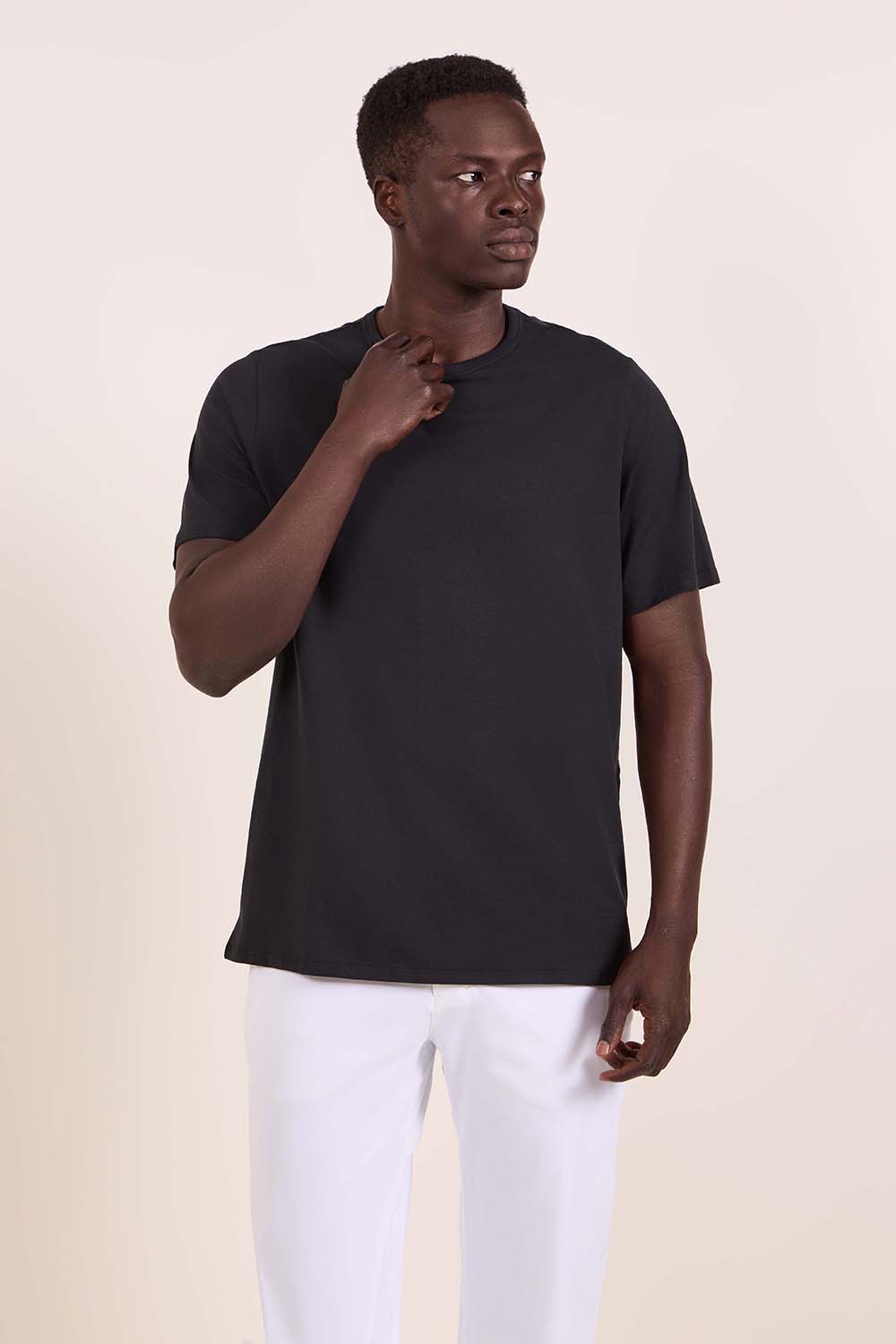 תמונת דוגמן קידמית של Organic Cotton Classic-Fit T-Shirt 3 Pack