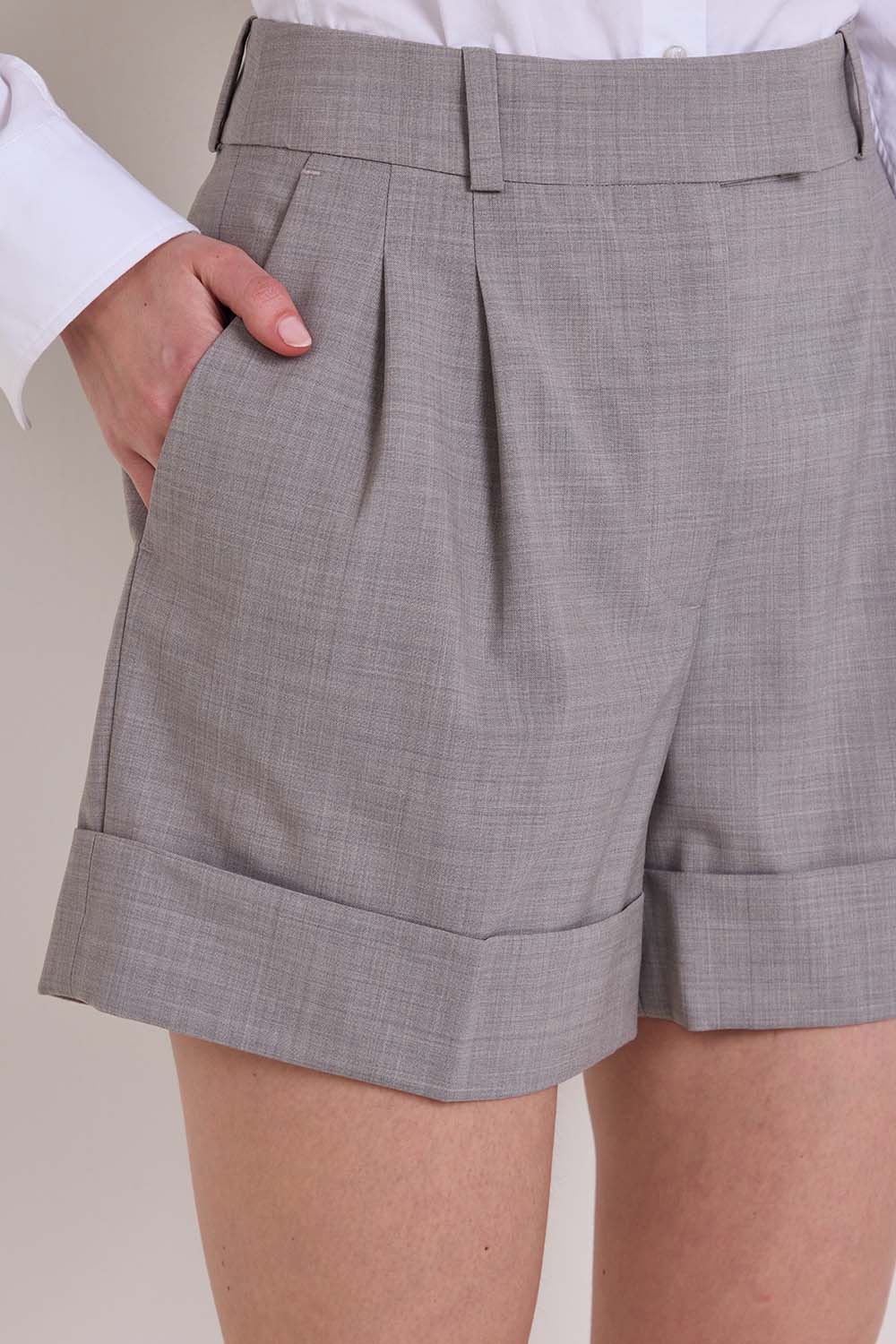 תמונת תקריב דוגמן של מכנסיים קצרים