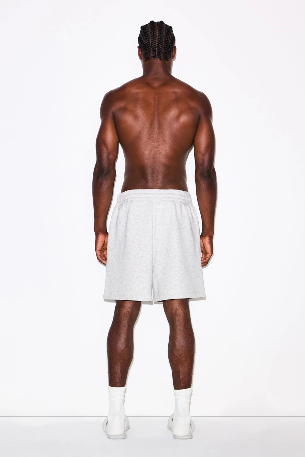 תמונת דוגמן אחורית של FLEECE LOUNGE RELAXED SHORT