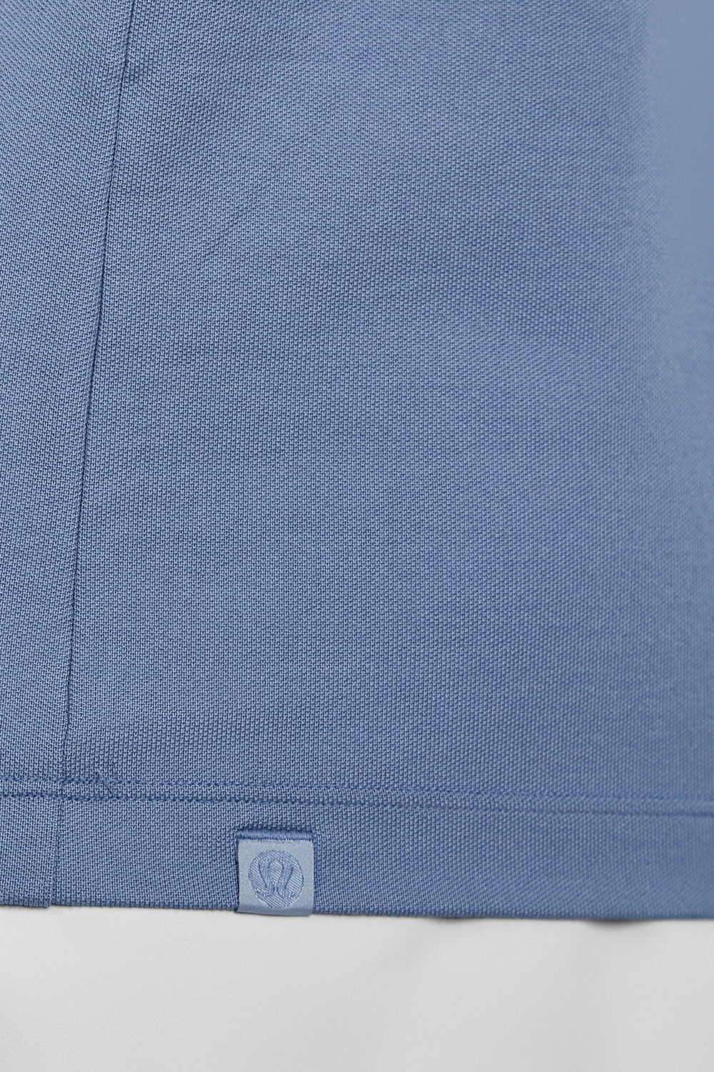 תמונת תקריב דוגמן של Classic-Fit Pique Short-Sleeve Polo Shirt