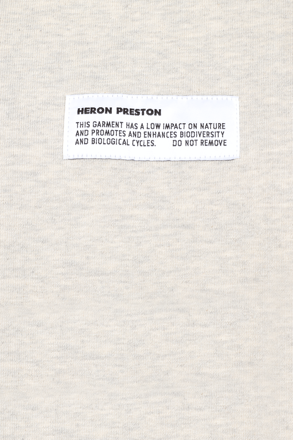 תמונת תקריב של Heron Logo Over Tee in Grey