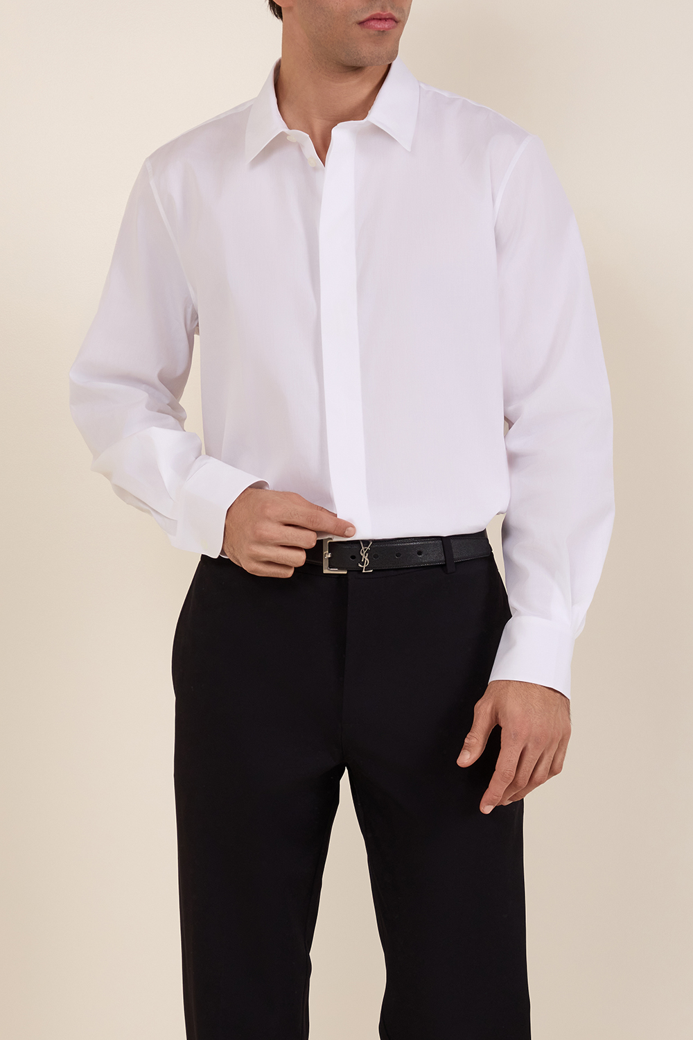 תמונת דוגמן קידמית של חולצת כפתורים