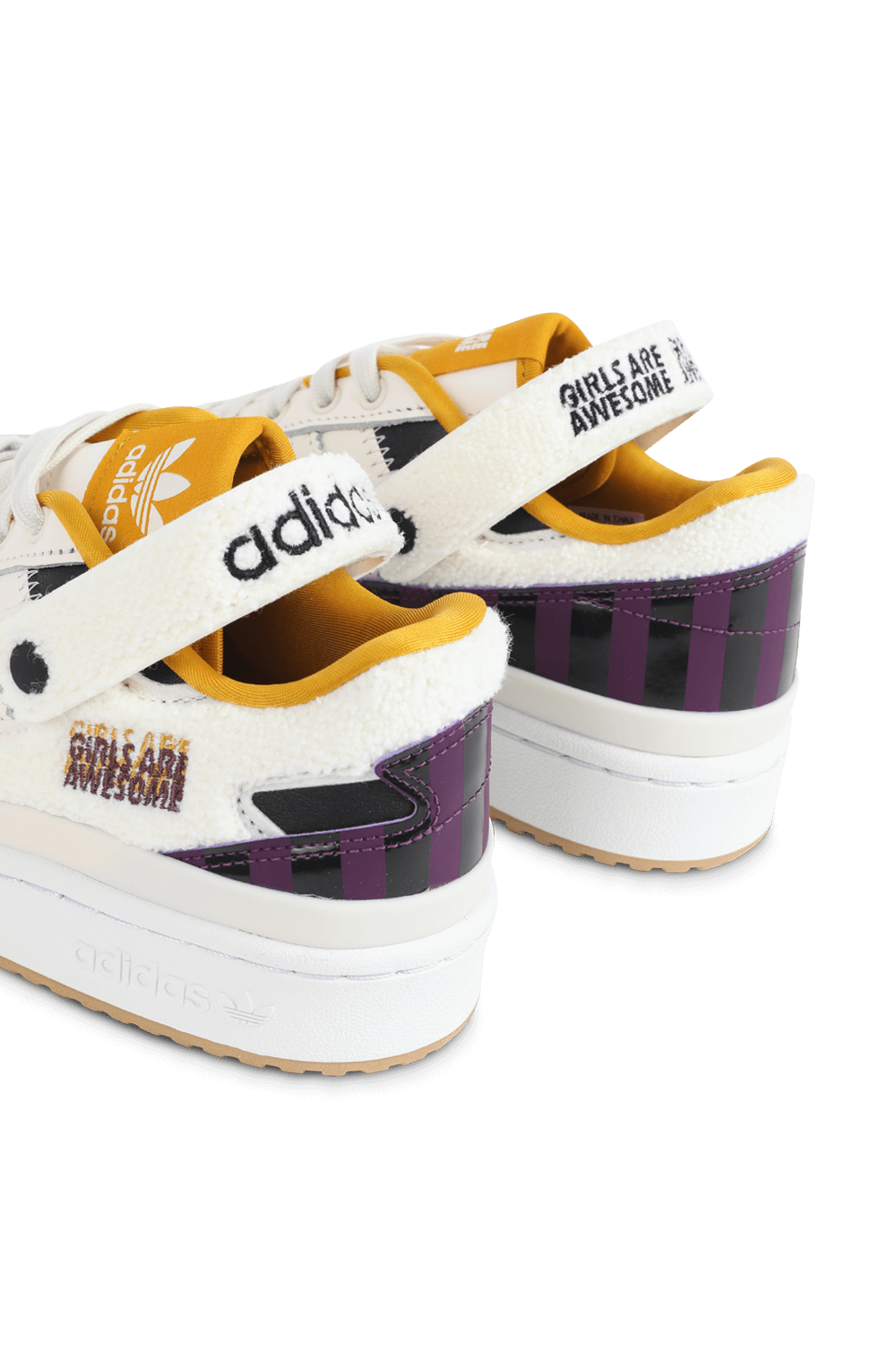 תמונת תקריב של Adidas X Girls Are Awesome - Forum Low Top Sneakers