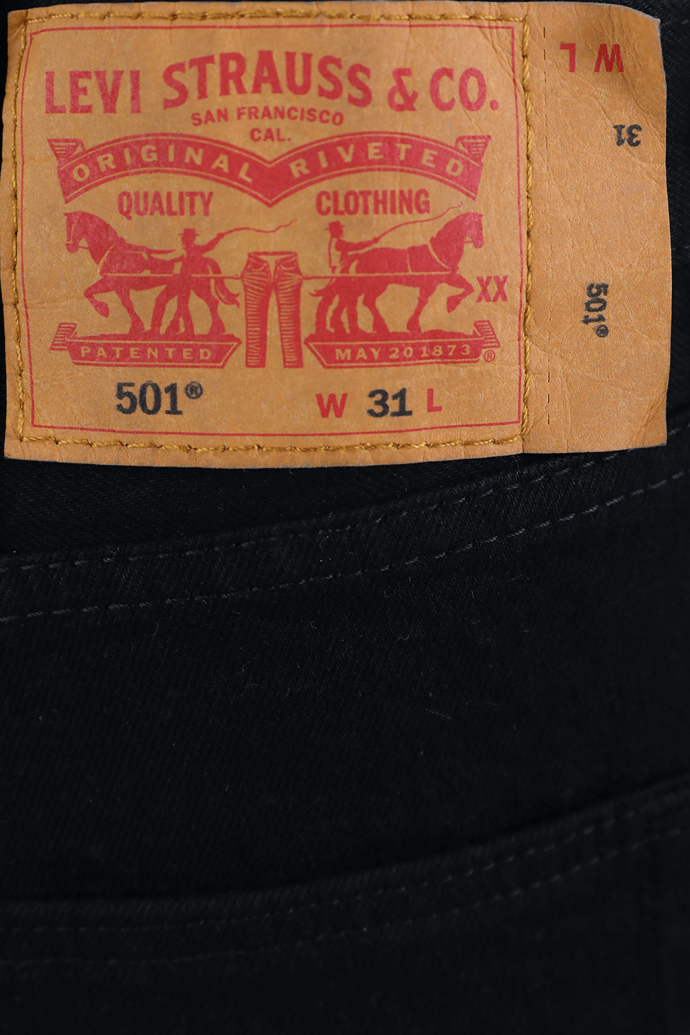 תמונה אחורית של מכנסי ג'ינס קצרים 501 ישרים