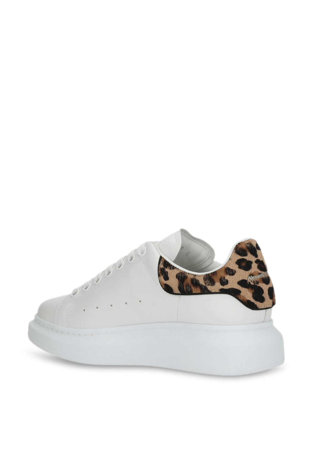 תמונה אחורית של נעלי סניקרס