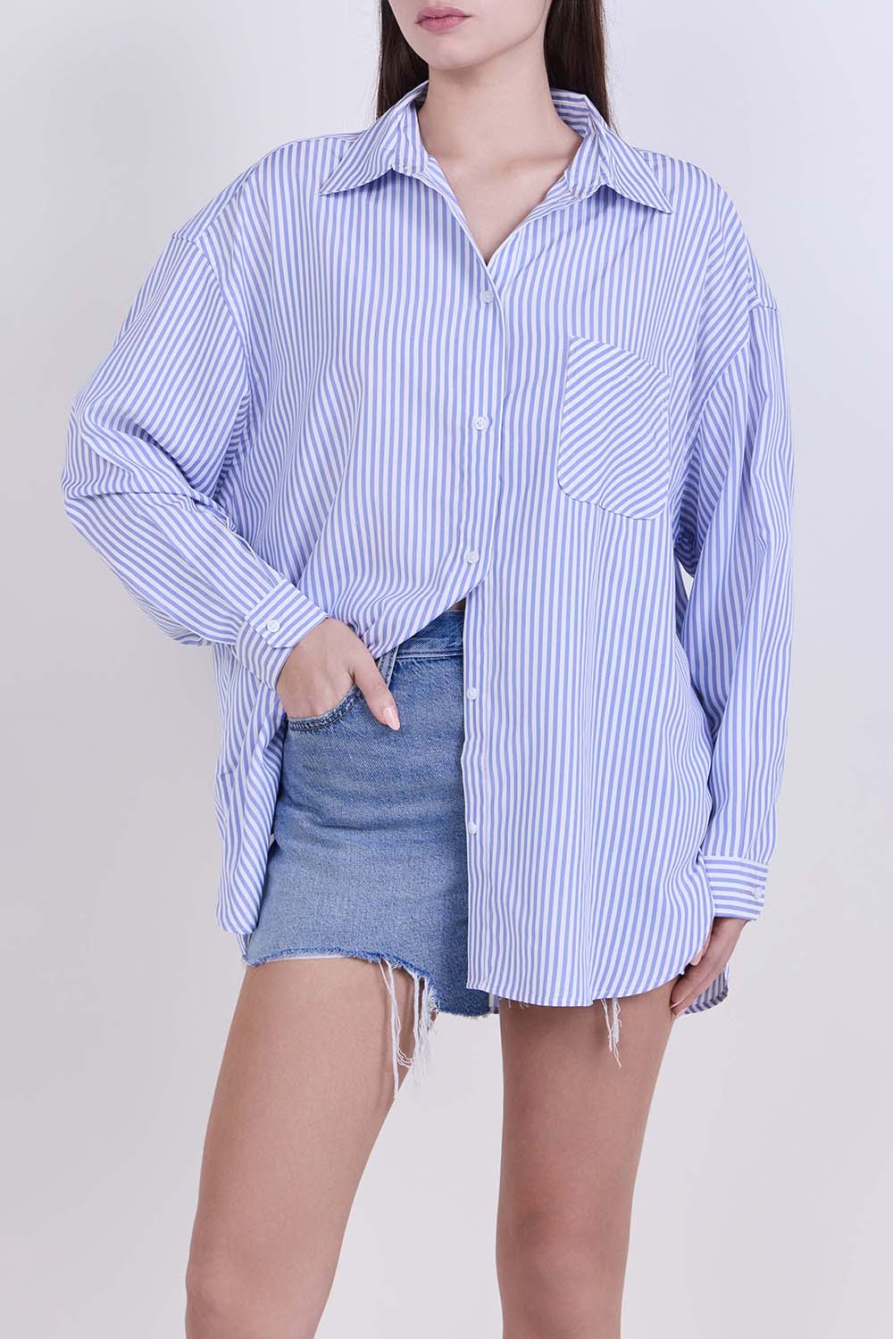 תמונת דוגמן קידמית של חולצה מכופתרת פסים