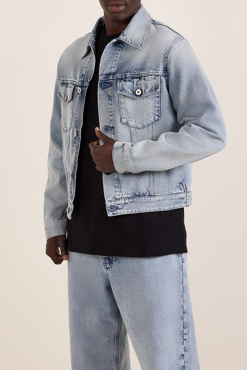 תמונת דוגמן קידמית של ז'קט ג'ינס