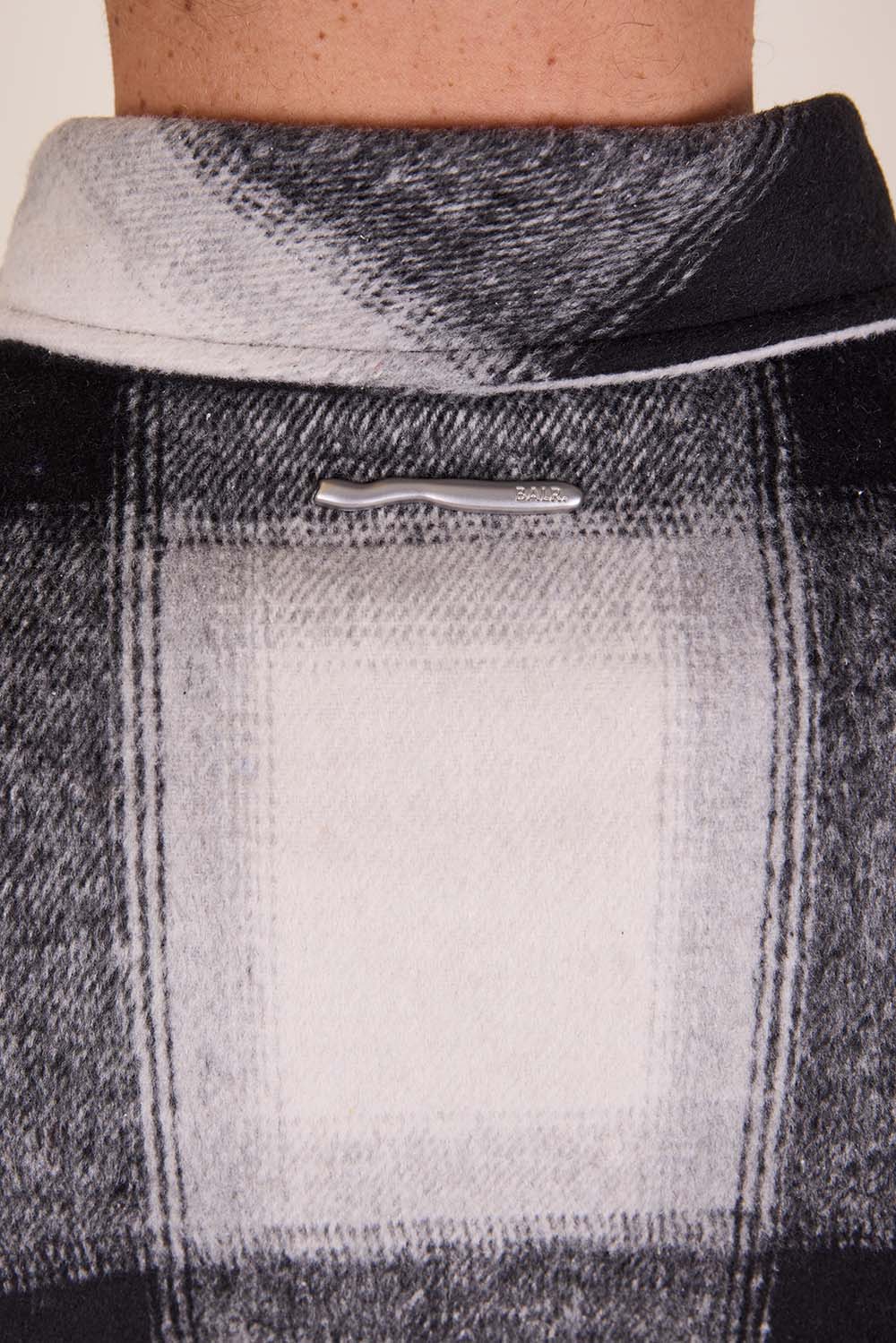 תמונת תקריב דוגמן של ז'קט משבצות