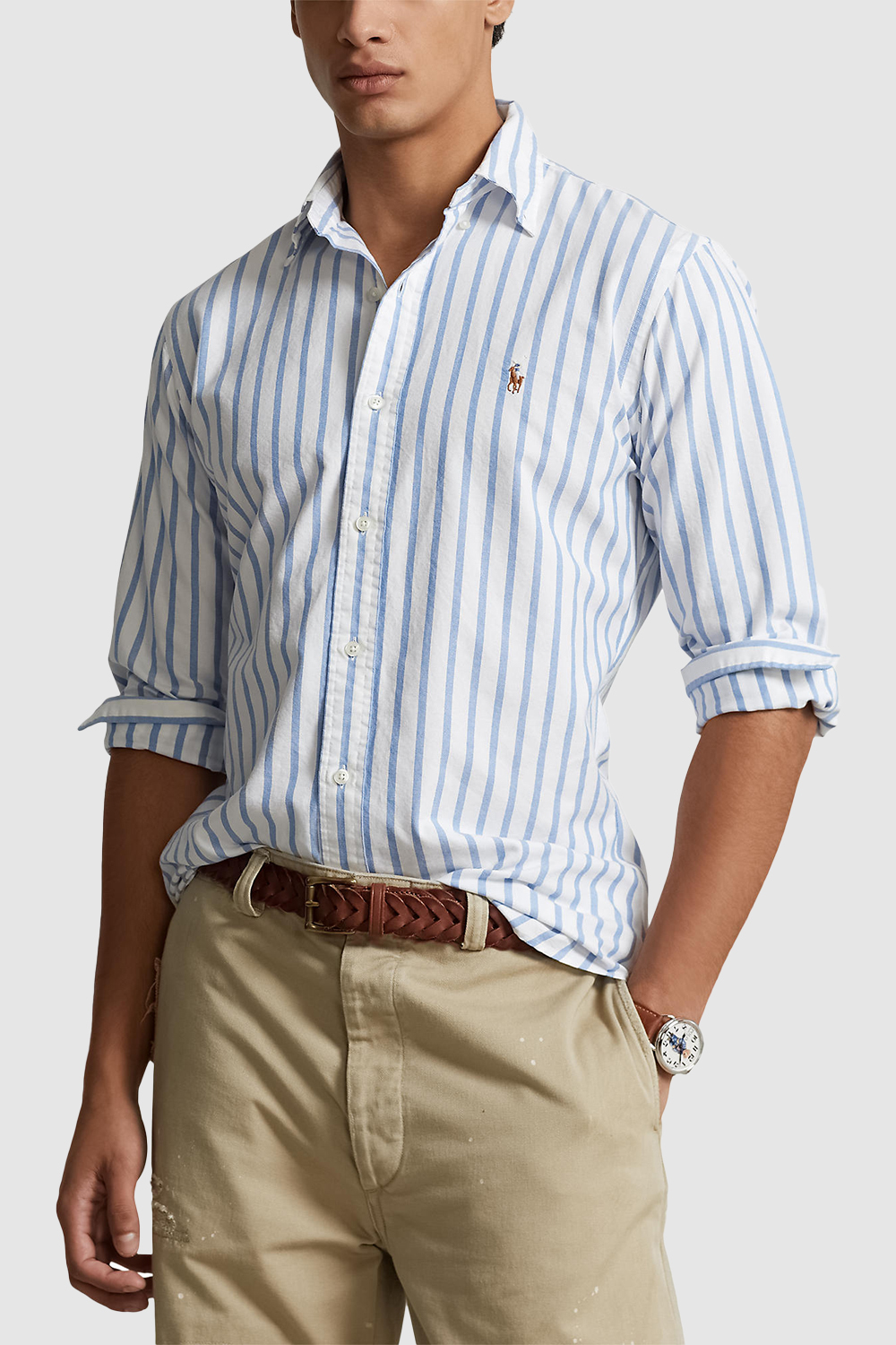 תמונת דוגמן קידמית של חולצה מכופתרת