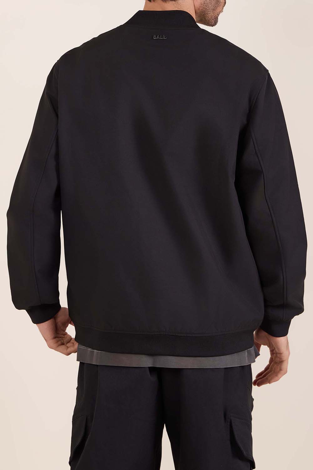 תמונת דוגמן אחורית של ז'קט