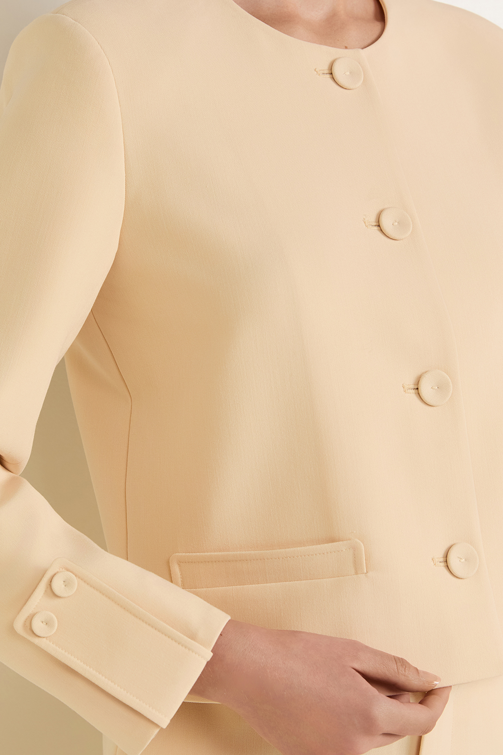 תמונת תקריב דוגמן של ז'קט אורורה