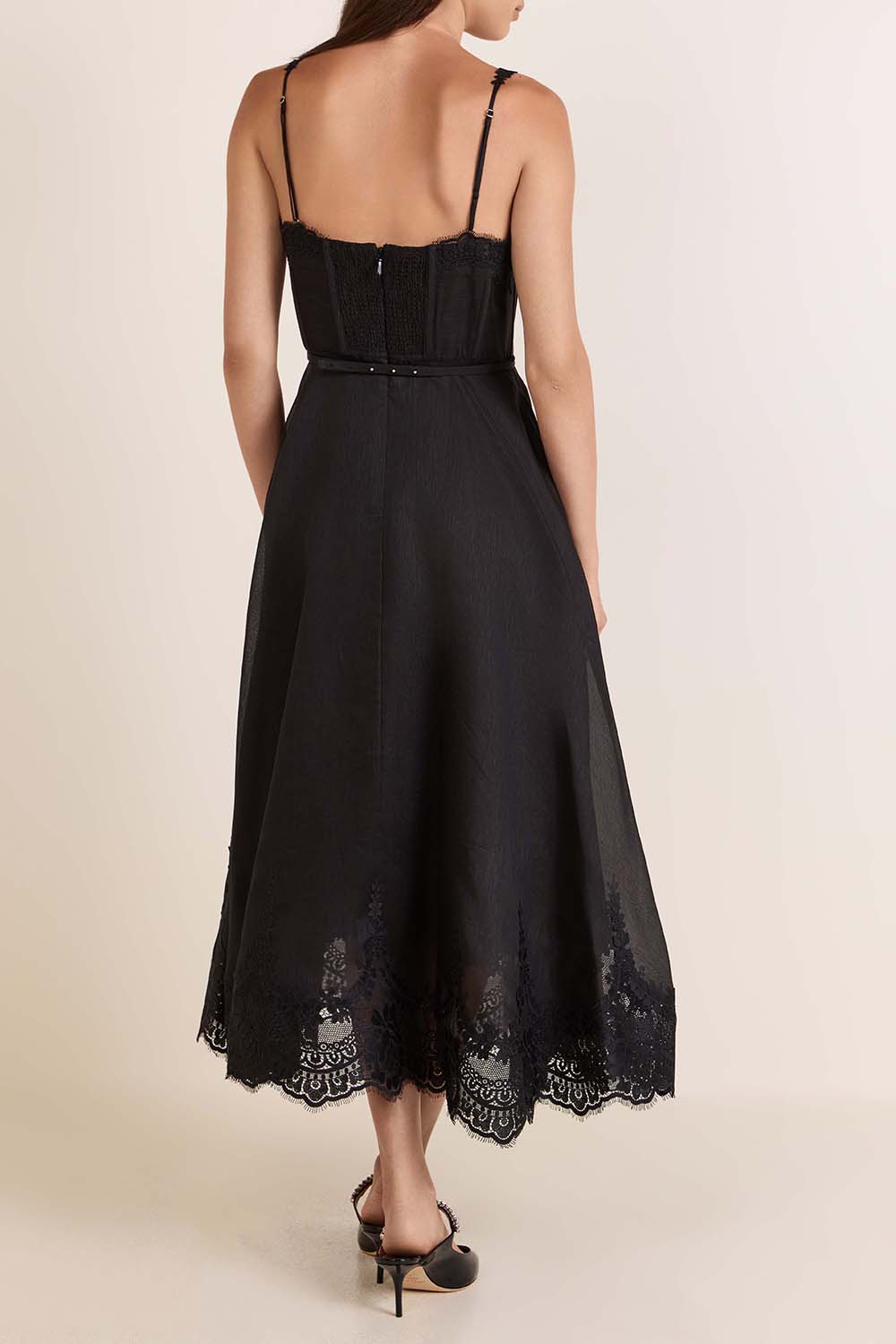 תמונת דוגמן אחורית של שמלת מידי