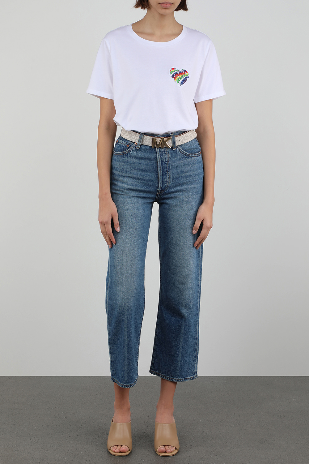 תמונת דוגמן קידמית של חגורה צו צדדית בגווני לבן וחום