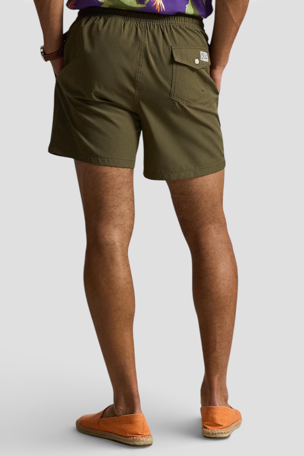 תמונת דוגמן אחורית של מכנסי בגד ים